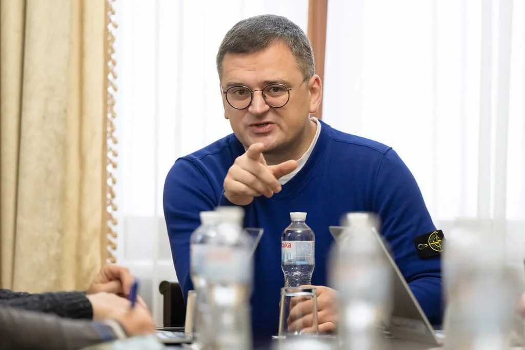 Dmytro Kuleba pointing finger