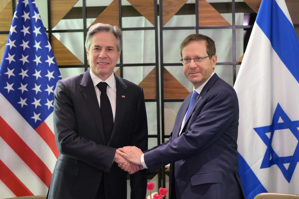 US Secretary of State Antony Blinken and Israeli President Isaac Herzog in Tel Aviv.  The Israeli President’s words were presented by South Africa as evidence of genocidal language. “It’s an entire nation out there that is responsible. This rhetoric about civilians not aware, not involved, it’s absolutely not true”, said Herzog. Photo: Amos Ben Gershom © CC BY-SA 3.0