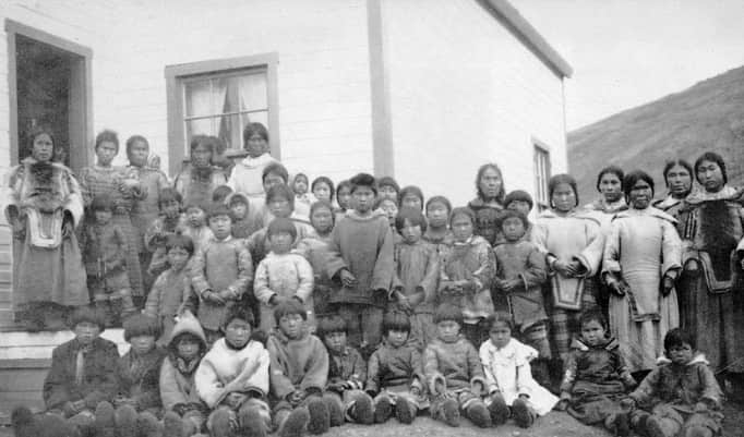 Pangnirtung Natives at Mission House, Baffin Island during the 1927s. Photo: F. H. Stringer © CC 2.0