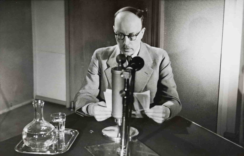 President Ryti giving a radio speech 