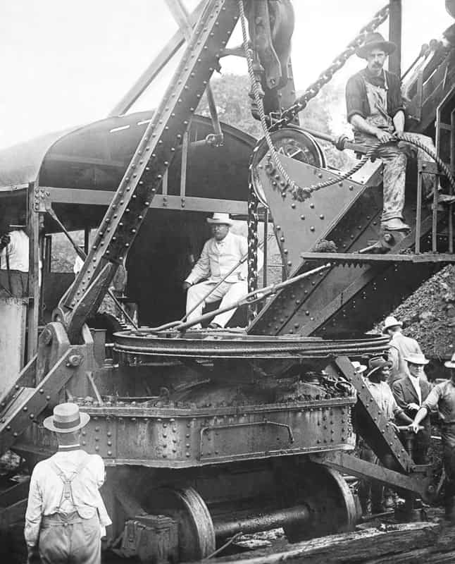 President Theodore Roosevelt sitting on a Bucyrus steam shovel at Culebra Cut, 1906. © Public domain